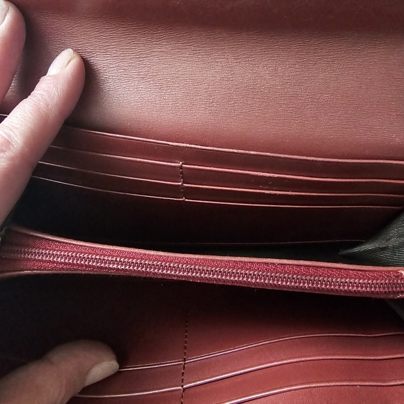 Authentic Gucci Wallet - Picture 10 of 13